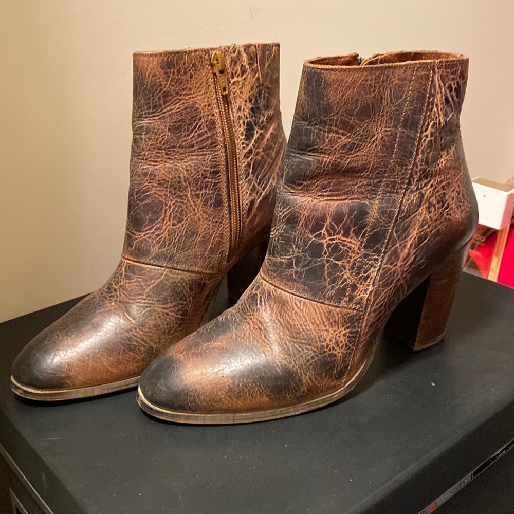 Diba True Leather Booties - Worn leather look